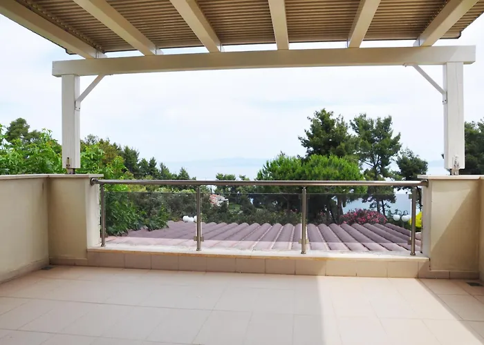 Villa With Sea Views In A Gated Complex Kriopigi