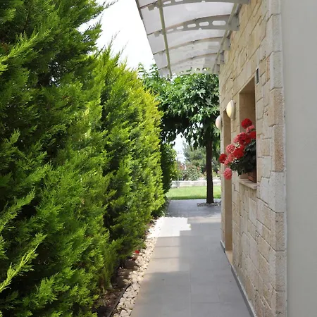 Вилла With Sea Views In A Gated Complex