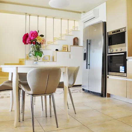 With Sea Views In A Gated Complex Villa Kryopigi