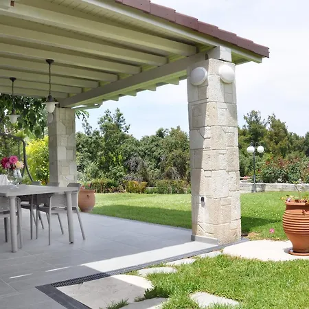 With Sea Views In A Gated Complex Villa Kryopigi