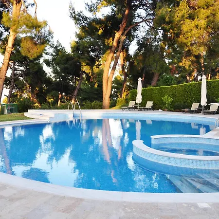 With Sea Views In A Gated Complex Villa Kryopigi