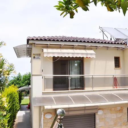 With Sea Views In A Gated Complex Villa Kryopigi