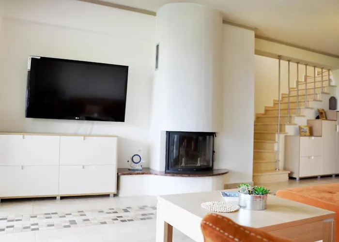 Villa With Sea Views In A Gated Complex *