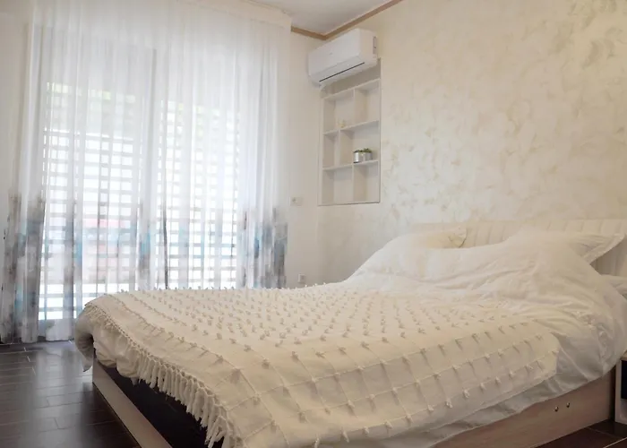 Villa With Sea Views In A Gated Complex *